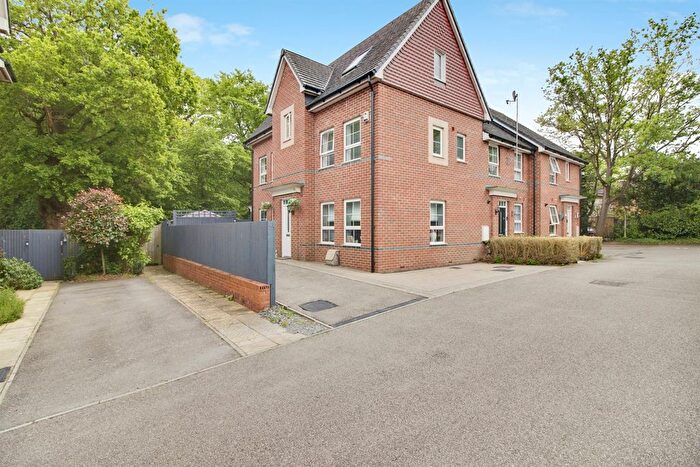 4 Bedroom Property For Sale In Sparrowhawk Place, Hatfield, AL10