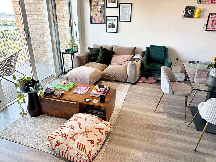 2 Bedroom Flat To Rent In Moorhen Drive, Hendon, NW9