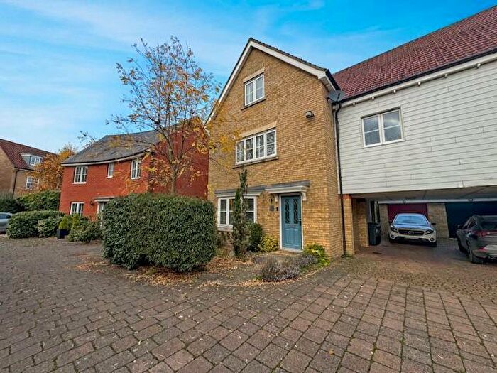 5 Bedroom Link Detached House To Rent In Wilkes Way, Dunmow, CM6