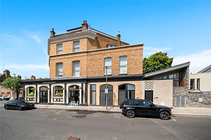 2 Bedroom Flat For Sale In St. Philip Street, London, SW8