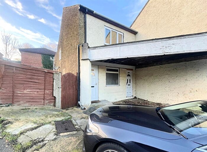 1 Bedroom Flat To Rent In Corporation Road, Gillingham, ME7