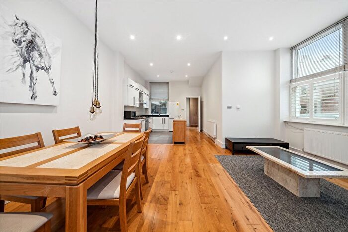 2 Bedroom Flat To Rent In Munster Road, London, SW6