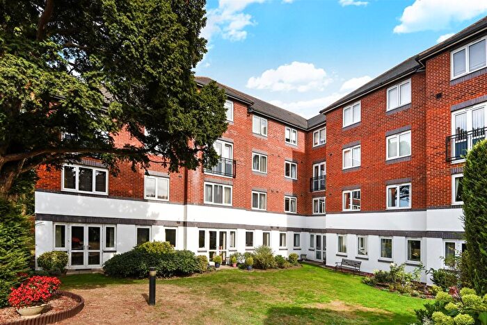 1 Bedroom Flat To Rent In Maples Court, Bedford Road, Hitchin, SG5