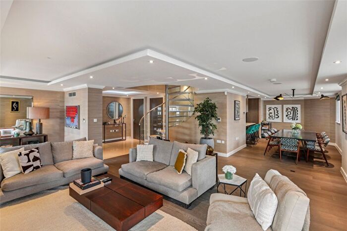 3 Bedroom Flat To Rent In New Cavendish Street, London, W1W