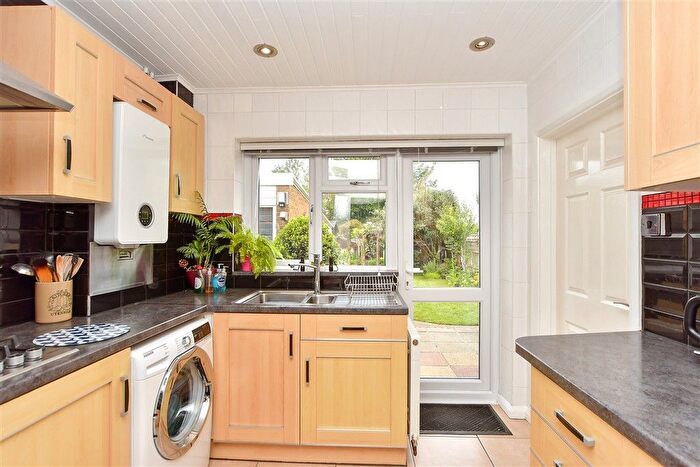 3 Bedroom Semi-detached House For Sale In Wells Way, Faversham, Kent, ME13