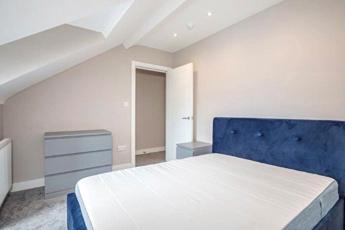 1 Bedroom Flat To Rent In Goldhawk Road, London, W6