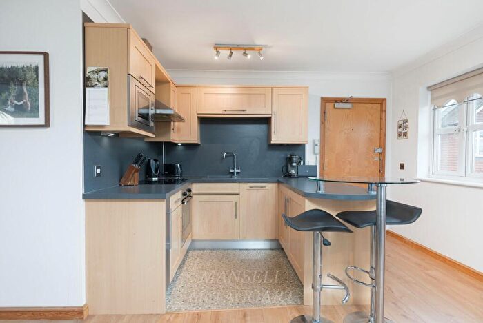 1 Bedroom Flat For Sale In Hermitage Road, East Grinstead, RH19