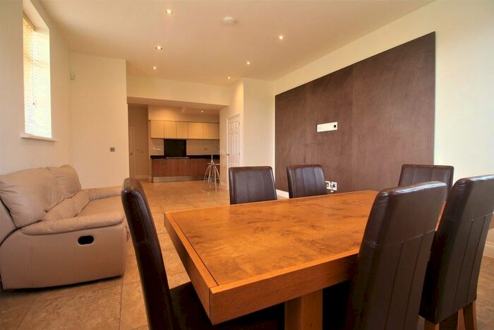 2 Bedroom Flat To Rent In Royal Connaught Drive, WD23