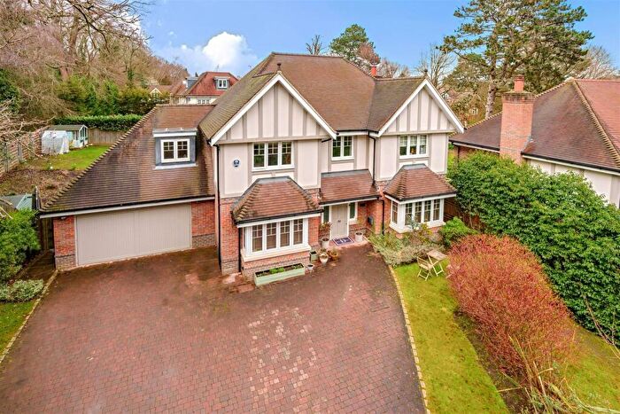 5 Bedroom Detached House To Rent In Kingswood, KT20