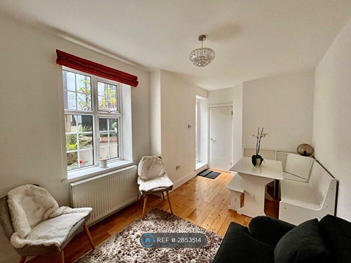 2 Bedroom Flat To Rent In Maresfield Court, London, NW3