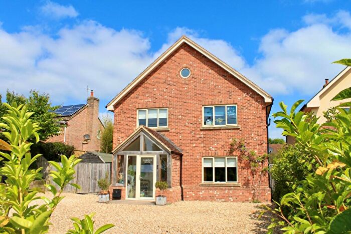 4 Bedroom Detached House For Sale In Romsey Road, Whiteparish, Salisbury, Wiltshire, SP5