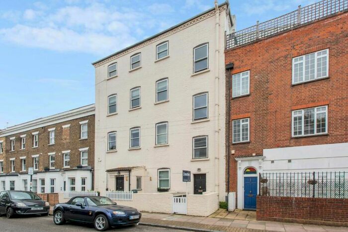 2 Bedroom Flat For Sale In Simpson Street, Battersea, SW11