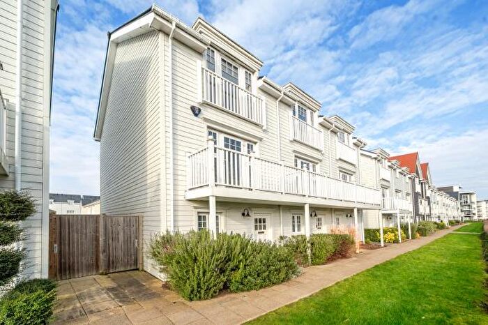 4 Bedroom House To Rent In Longwater Avenue, Reading, RG2