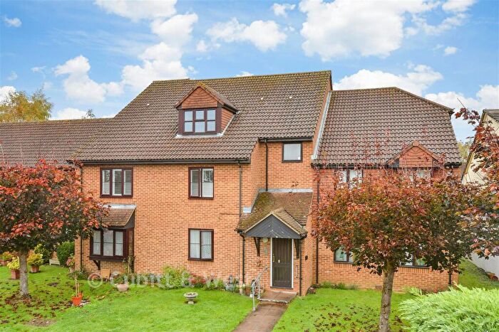 2 Bedroom Apartment For Sale In Rosehill Farm Meadow, Banstead, Surrey, SM7