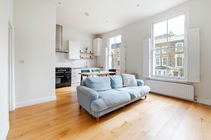 2 Bedroom Character Property For Sale In Caedmon Road, London, N7