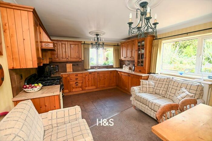 3 Bedroom Cottage For Sale In Bills Lane, Shirley, Solihull, B90