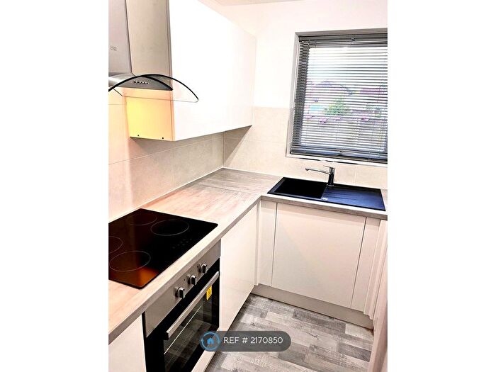 Studio To Rent In James Close, Wivenhoe, CO7