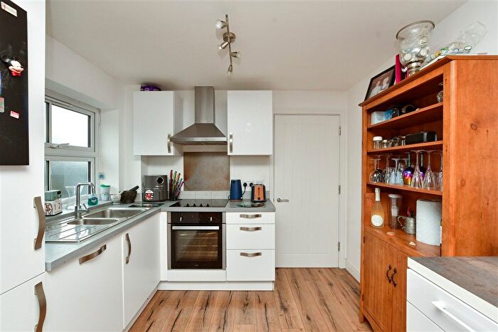 1 Bedroom Flat For Sale In Albion Road, Broadstairs, Kent, CT10