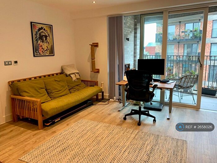 1 Bedroom Flat To Rent In Murdoch Court, London, E3