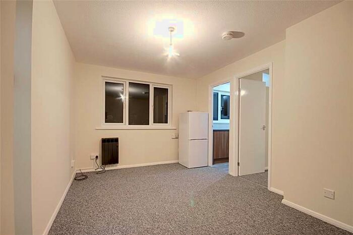1 Bedroom Apartment To Rent In Magpie Close, Enfield, EN1