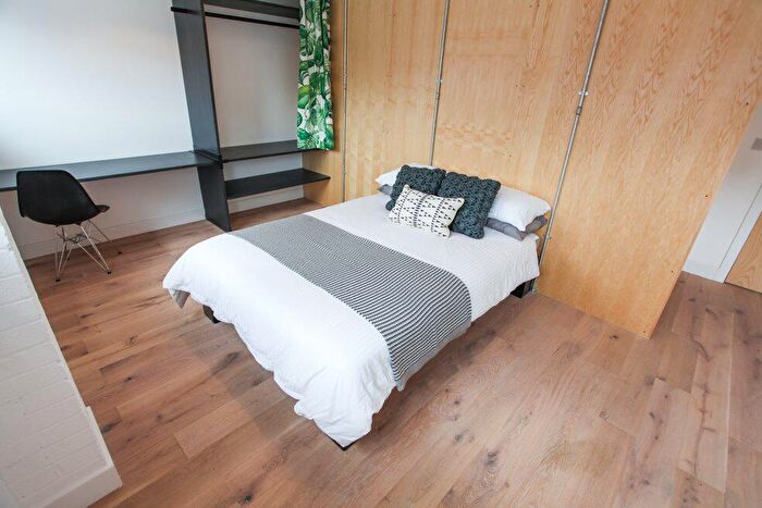 7 Bedroom Flat To Rent In Kempston Street, L3