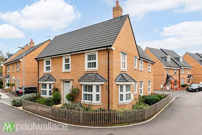 4 Bedroom Detached House For Sale In Lilywhites Lane, Hoddesdon, EN11