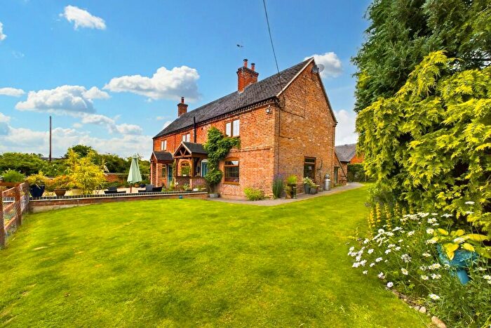 4 Bedroom Detached House For Sale In Church Broughton Road, Foston, DE65