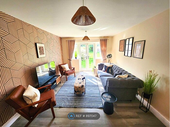 5 Bedroom Semi-detached House To Rent In Bedgrove, Aylesbury, HP21