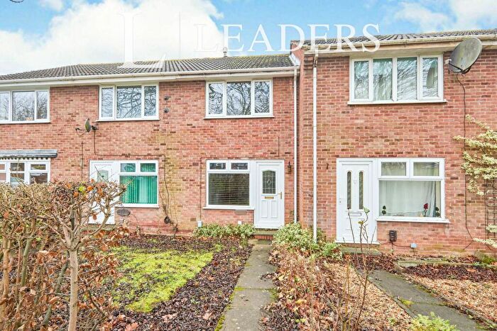 2 Bedroom Town House To Rent In Vestry Road, Oakwood, DE21