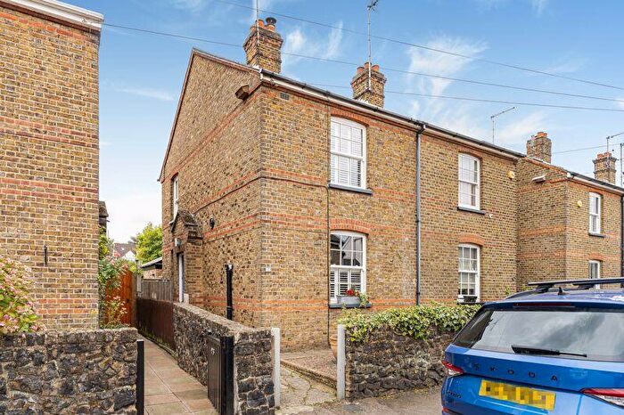 3 Bedroom Semi-Detached House For Sale In Tamworth Road, Hertford, SG13