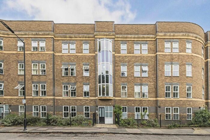 2 Bedroom Flat To Rent In Cadogan Terrace, London, E9