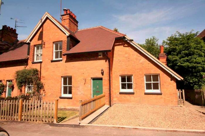 3 Bedroom Cottage To Rent In Cobden Hill, Radlett, WD7