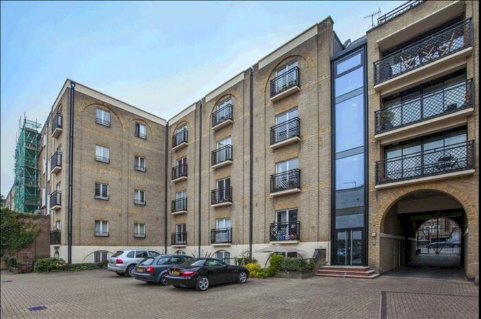 Flat To Rent In Milner Square, Barnsbury, N1