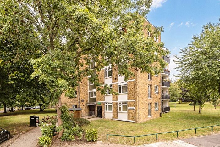 1 Bedroom Flat To Rent In Deeside Road, Earlsfield, SW17