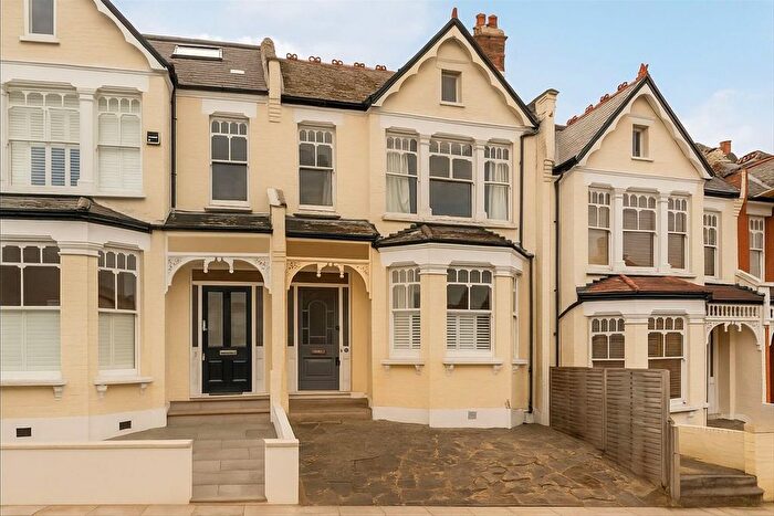 3 Bedroom Flat For Sale In Rosebery Road, London, N10