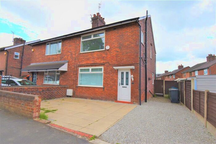 3 Bedroom Semi-Detached House To Rent In North Lane, Astley, Manchester, M29