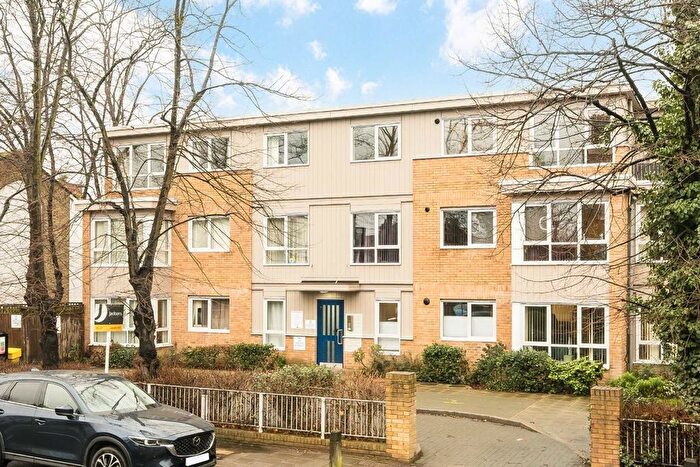 2 Bedroom Flat To Rent In Merton Road, Earlsfield, SW18