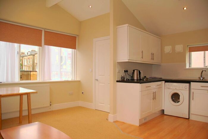 1 Bedroom Flat To Rent In The Grove, Ealing Broadway, London, W5