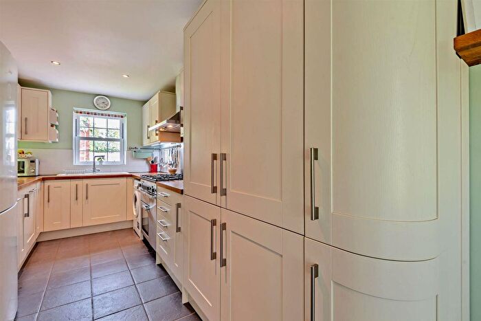 4 Bedroom Detached House For Sale In Poppy Close, Maidstone, ME16