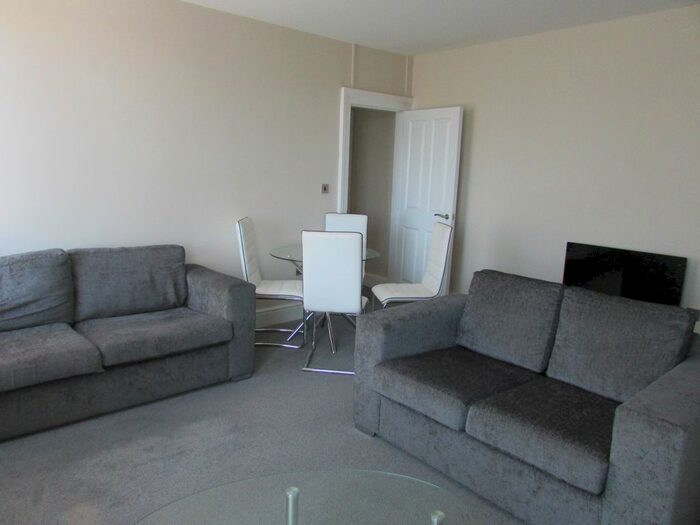 2 Bedroom Flat To Rent In Hamilton Square, Birkenhead, CH41