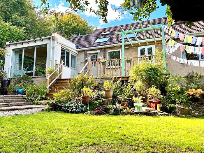 4 Bedroom Semi-Detached House For Sale In Clydesdale Road, Box, SN13