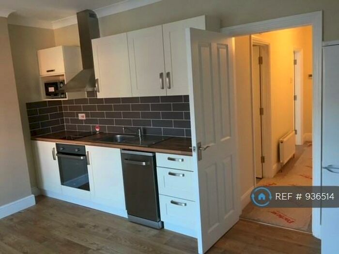 2 Bedroom Flat To Rent In Church Street, Wolverton, Milton Keynes, MK12