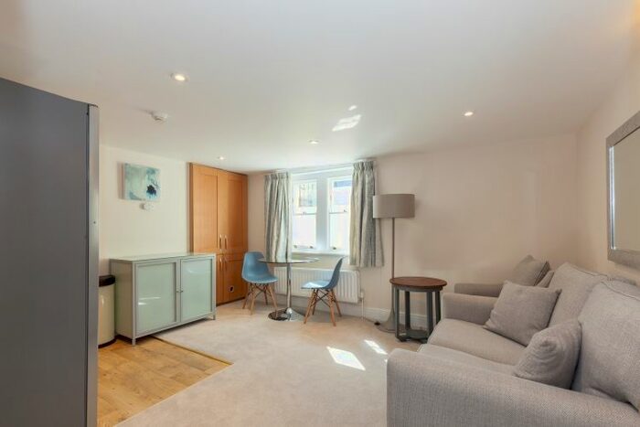 1 Bedroom Flat To Rent In Walton Crescent, Oxford, OX1