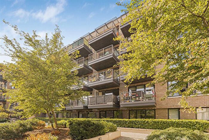3 Bedroom Flat For Sale In Harbourside Court, Surrey Quays, SE8