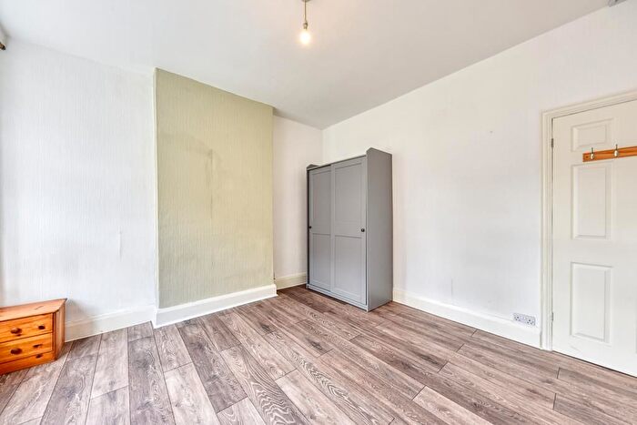 1 Bedroom Flat To Rent In Station Road, Carlton, Nottingham, NG4