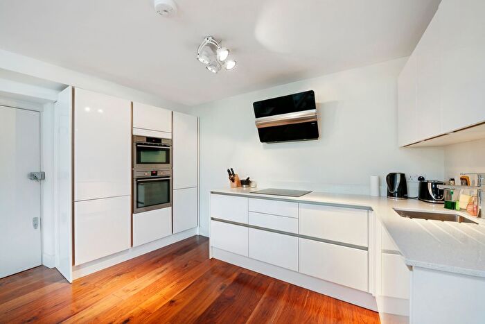 3 Bedroom Flat To Rent In Augustus Road, London, SW19