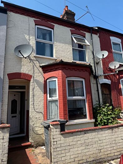 3 Bedroom Terraced House To Rent In Dale Road, Luton, LU1