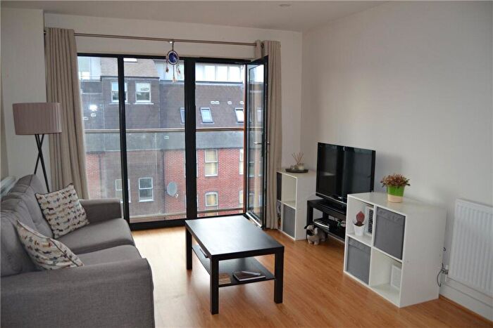 2 Bedroom Apartment To Rent In West Street, Newbury, Berkshire, RG14