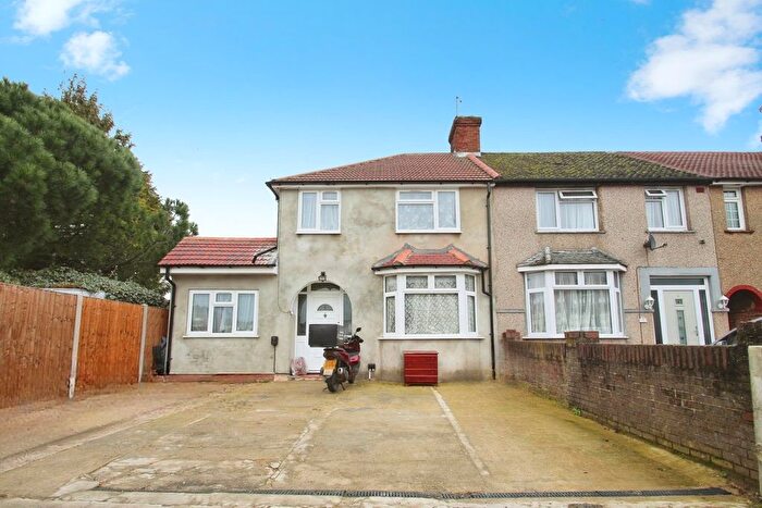 5 Bedroom Semi-Detached House To Rent In Princes Park Close, Hayes, UB3
