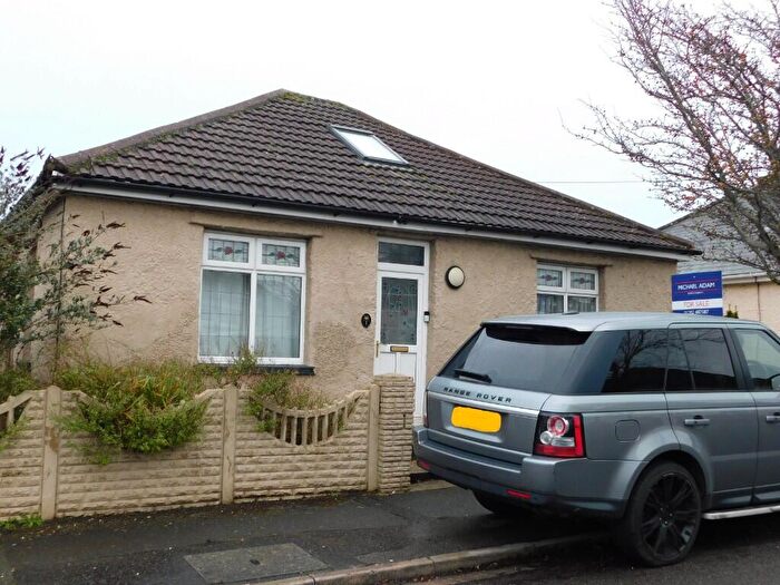 3 Bedroom Chalet For Sale In Stroud Park Avenue, Christchurch, BH23